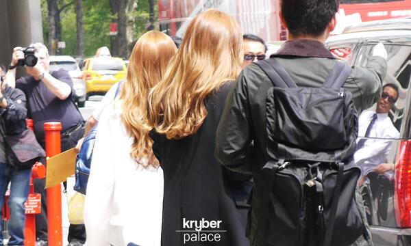[PIC][08-05-2014]Jessica xuất phát đi New York để chụp hình cho tạp chí vào chiều nay Bn7nR_fIcAA90ec