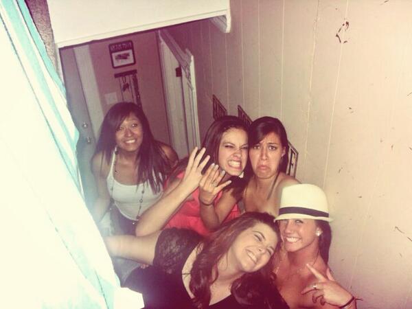 LAAlaLAAlala's tweet image. THERES NO HOPE IN THIS HOUSE! #ThrowbackSunday #FlamingoFun @MyName_is_Jonas @AngieFaiva @TaraPickarell