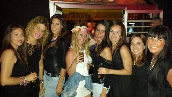 AngiGG's tweet photo. @atenea_inma buena despedida..si señor! @huri__  @estefania126 http://t.co/68nJauEtWQ