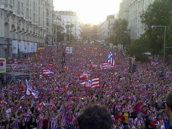 FootballFunnys's tweet photo. Atletico Madrid fans out in huge numbers to celebrate winning La Liga! http://t.co/fmIu2yOpXF
