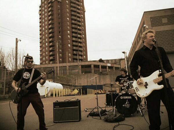 City rockin' at the Bluenose Marathon this morning #halifax #bnmarathon #livemusic #punkrock macheteband.com
