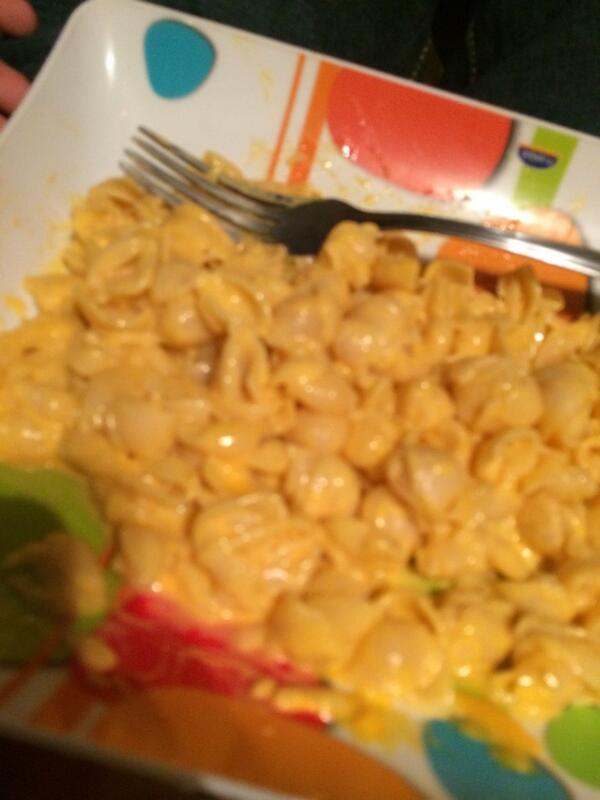 OGDayV's tweet photo. I like mothafuckin macaroni and cheese http://t.co/F75lgFFT6E