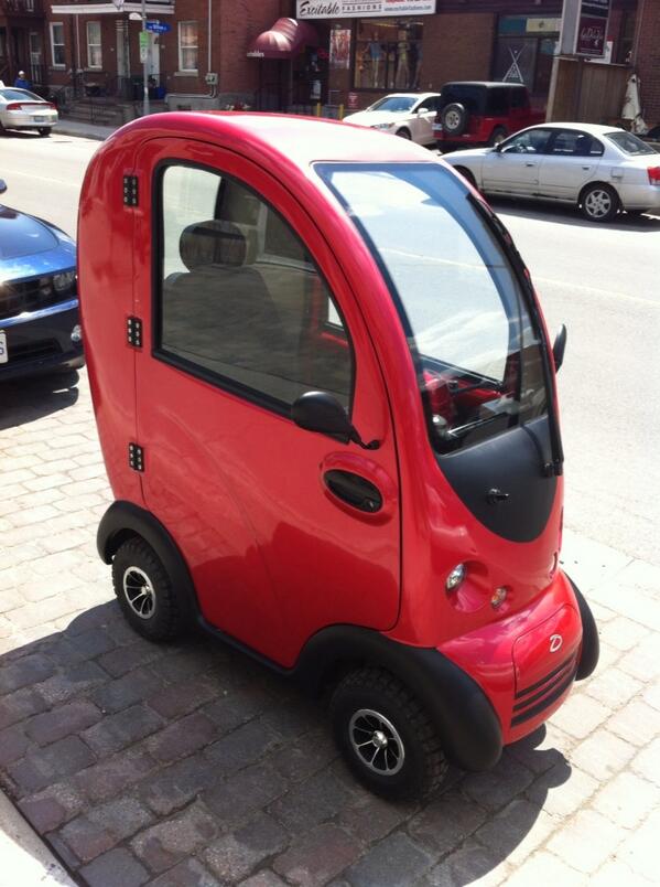 BurgessMel's tweet photo. Car for one, please. http://t.co/hv4B2SU3BY