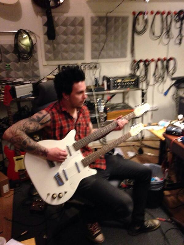 StiffyJones's tweet photo. In da studio http://t.co/LkrDSnKyyg