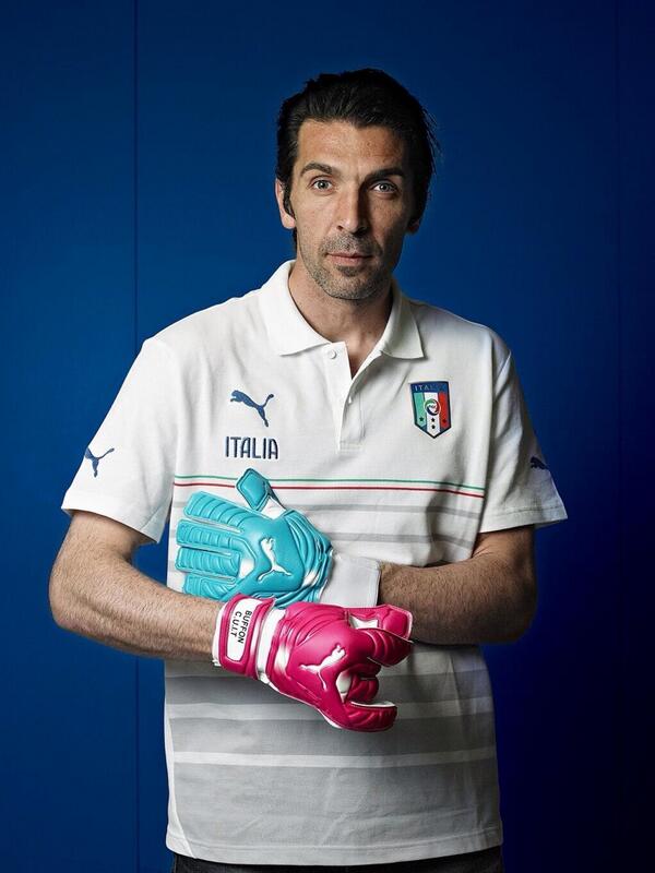 Asalto vencimiento Centímetro Juan Manuel Almanza on Twitter: "Mira @krlosEF21 Gigi Buffon ya tiene su  línea Puma para el mundial, solo quiero los tachos aunque los guantes lucen  http://t.co/GRkkqoCEYD" / Twitter