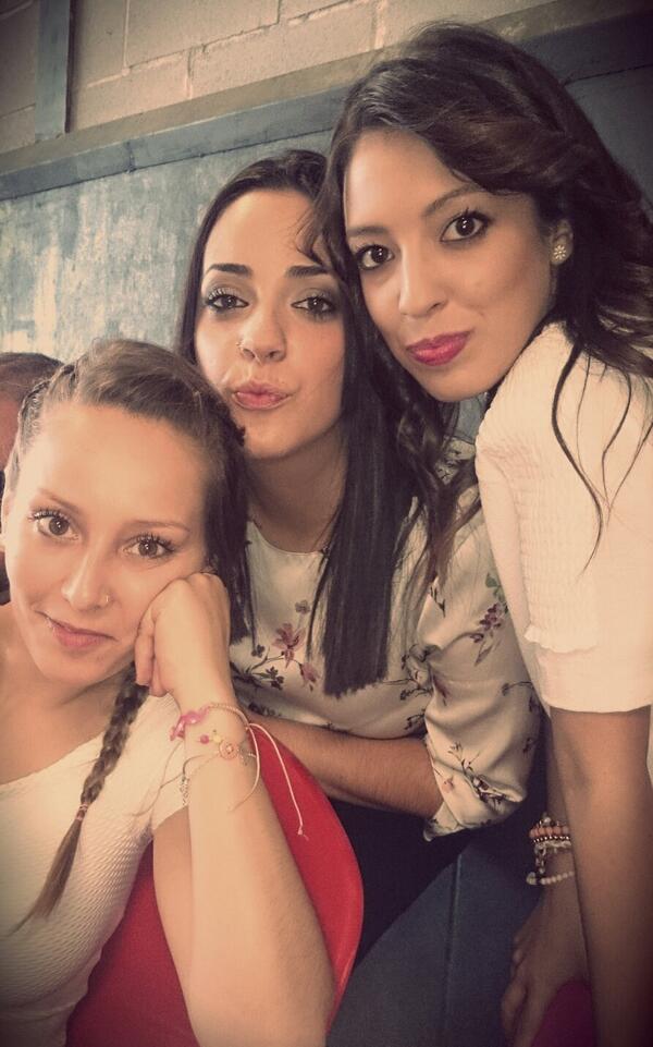 Azahara_egea's tweet photo. Buenas noches a ellas,a lo mejor que una puede tener <3 @RubiaTobalo @Almurubita http://t.co/MbgUXUE6Ia