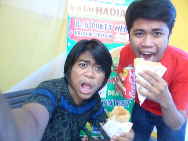 _FAKHRURIJAL's tweet photo. Selfie ala D'Crepes! @d_crepes #promo #kuis http://t.co/xUqRHnxv4y