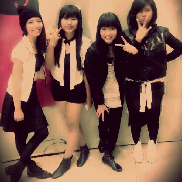 2EN1_Official's tweet photo. @cindyagista21 as CL , @linlyn_ as Bom , @windyvioleta as Dara , @ChanieMoon as Minzy. We're 2ne1 dc from @DRIGHent http://t.co/P59BzfQ4Ay