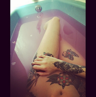 pink bath<3. http://t.co/IRbSXhkMjS