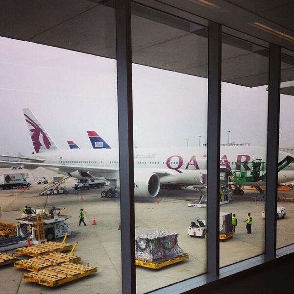 PhillyPlanes's tweet photo. @qatarairways Boeing 777-200LR @PHLAirport getting loaded to head back to Doha! http://t.co/P8xg9RozJ1