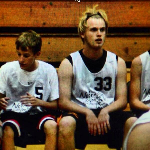 Code_Code_Code_'s tweet image. Throwback to freshman year bison bball with @blakeuhing #ILookLost #LittleCode #BeforeTheHair