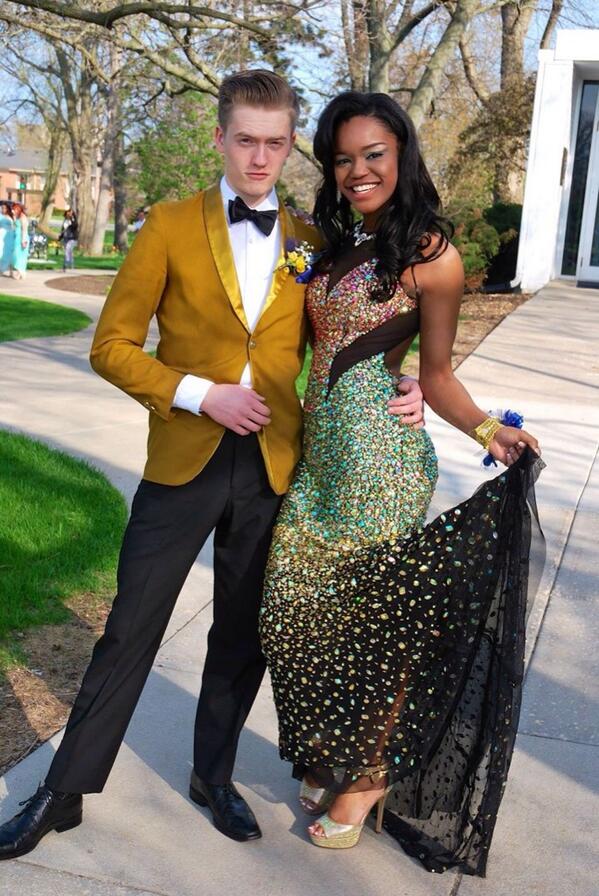 <a href="/Swirlovin/">BlackGirls+WhiteGuys</a> Prom picture me and my lovely date