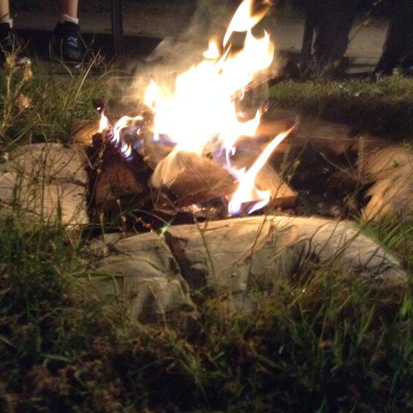 TheGuineaKeeper's tweet photo. Writer had a camp-fire today, look at the pretty flames. Ayyeeee http://t.co/u1NmBVF2TY