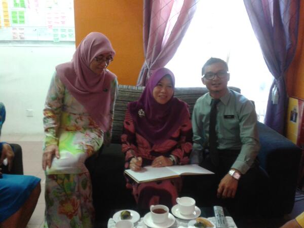 khatijah55's tweet photo. Lawatan YB Tim Menteri KPWKM d Pusat Aktiviti Kanak2 Putrajaya @NoorulAinur @NoraniJKM @KPWKM @JKMHQ @JKMwpkl http://t.co/8cwBxsRWyz