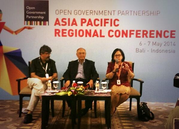 OpenGovIndo's tweet image. #OGPBali Day 2 Press Conference with @rakeshrajani, Bpk. Kuntoro M and Tara Hidayat as speakers.