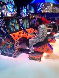 sureshcs's tweet image. A customer at #EMCIsilon booth @EMCworld; yup that's what happens when we help customers save money