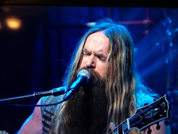 BJPitch33's tweet image. Father @ZakkWyldeBLS belting it out on @LateNightSeth ...Well worth the wait. #AngelofMercy