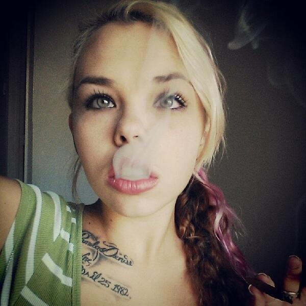 GanjaGirls's tweet photo. RT @oxycottonkandi Stoned Saturday. #bluntsfordays #smoketeamofficial #uberchic #thcqueen #stonerbabe #green #bad... http://t.co/Ic36Gpt9nu