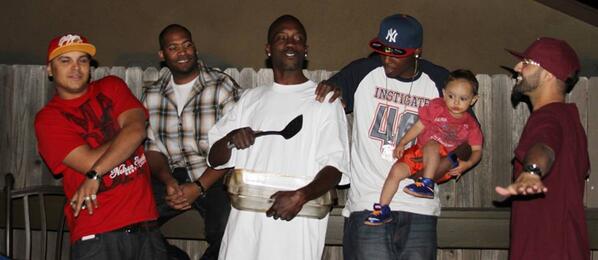 Mister_Write1's tweet photo. Behind the scenes with @EyeMVVS  #MrChris @luiemagma of #BarcodeEnt.... http://t.co/WPgoe6xlBJ