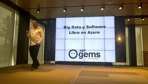 hectorsm's tweet image. Escuchando a @juantomas en #devossazuredays Un lujo, no. Lo siguiente #in