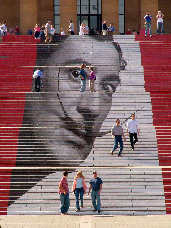 JotDownSpain's tweet photo. Salvador Dalí en las escaleras del Museo de Arte de Filadelfia http://t.co/LznmPZn46N
