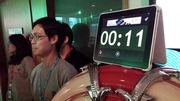 orangebread's tweet image. Our time-keeper strictly monitoring the time! #msgpdhackday2014 @msgpdhackday