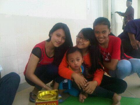 StepanusR's tweet photo. @adherambulangi @Elcherambulangi @dian_augina bersama Aryasaputra di Polewali http://t.co/Q6HQPAXfVE