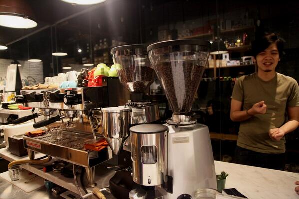 thecoffeetrip's tweet photo. Sesuai dgn misinya yaitu menghidangkan kopi yg berkualitas baik &amp; mengedukasi konsumen mengenai kopi @society_coffee http://t.co/29pK0IlTgo