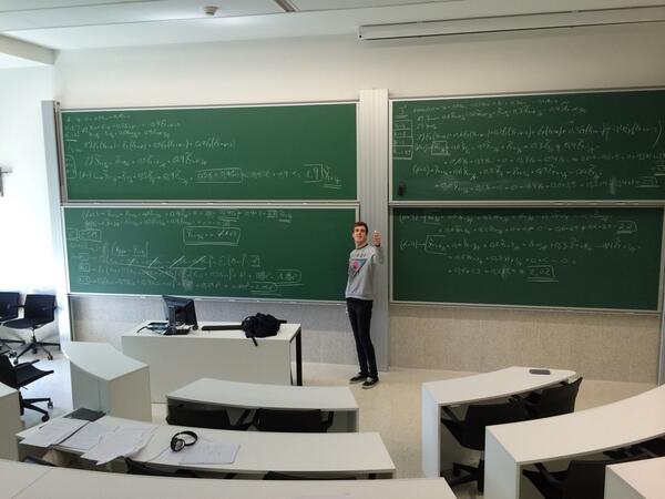 Santi_Basterra's tweet photo. Huele a chamusquina #seriesTemporales #M05 #econometriaAvanzada @DavidSantamari2 http://t.co/6mTQbCahmD