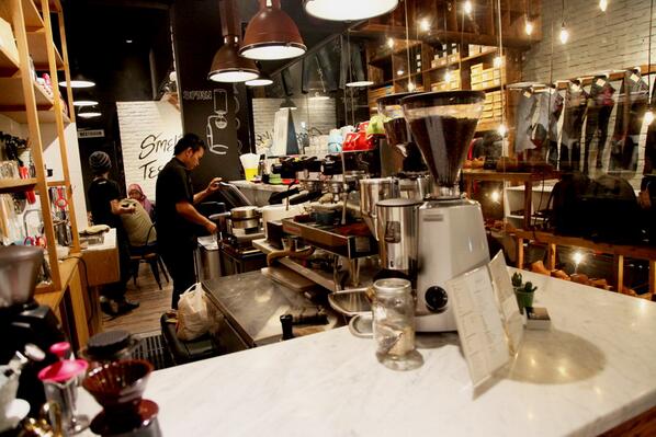 thecoffeetrip's tweet photo. @society_coffee adalah perpaduan tepat dari interior nyaman, kopi enak, dan pegawai komunikatif serta berwawasan luas http://t.co/YuCkWs5UAt