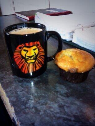 never_remind's tweet photo. Desayunando, muy rico. Después de empezar a decir buenos días a las 6:30 #chalfmoment http://t.co/Eo5aQ7zDYb