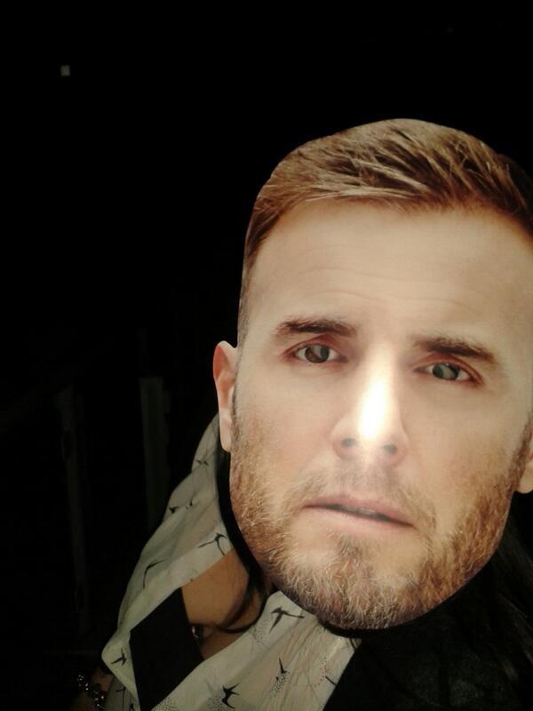 MarieanneOShea's tweet photo. @GaryBarlow this was the only way I was going home with you #belfast @Paulalynn27. http://t.co/7owVjtec4Z