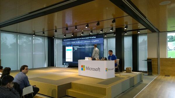 Guerrerotook's tweet image. PhoneGap en Microsoft Azure Days #devossazuredays