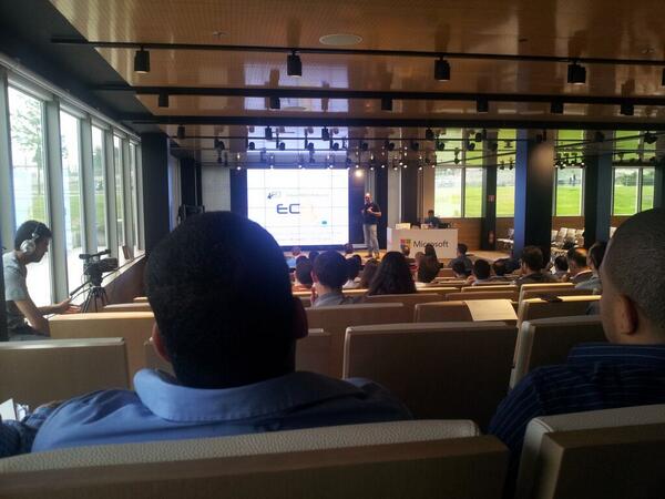 solracollag's tweet image. en una conferencia de Microsoft #DevOSSAzureDays  con @fjaumot y @ymanza, aprendiendo mazo