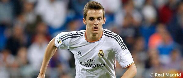 realmadrid_th's tweet photo. Breaking: วารานมีอาการบาดเจ็บที่เท้าขวาเลยไม่ได้เดินทางไปกับทีม จึงจำเป็นต้องเรียก ยอเรนเต้ มาแทนในชุดนี้ http://t.co/t4JhceDjai