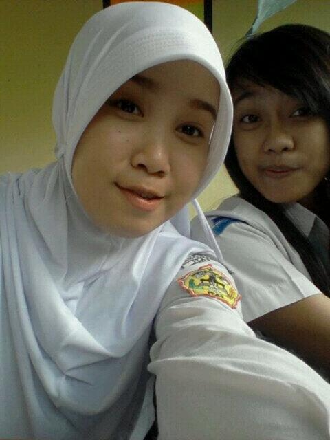 Bagaimana mnurut kamu cewek jilbab ini ??