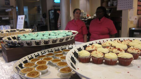 GaelGreene's tweet photo. Joined AlliyyahBaylor lasngt @MakeMyCake 2launch her bakery's Citymeals volunteer&amp;fund-raising campaign.Minicupcakes http://t.co/IpVzG727My