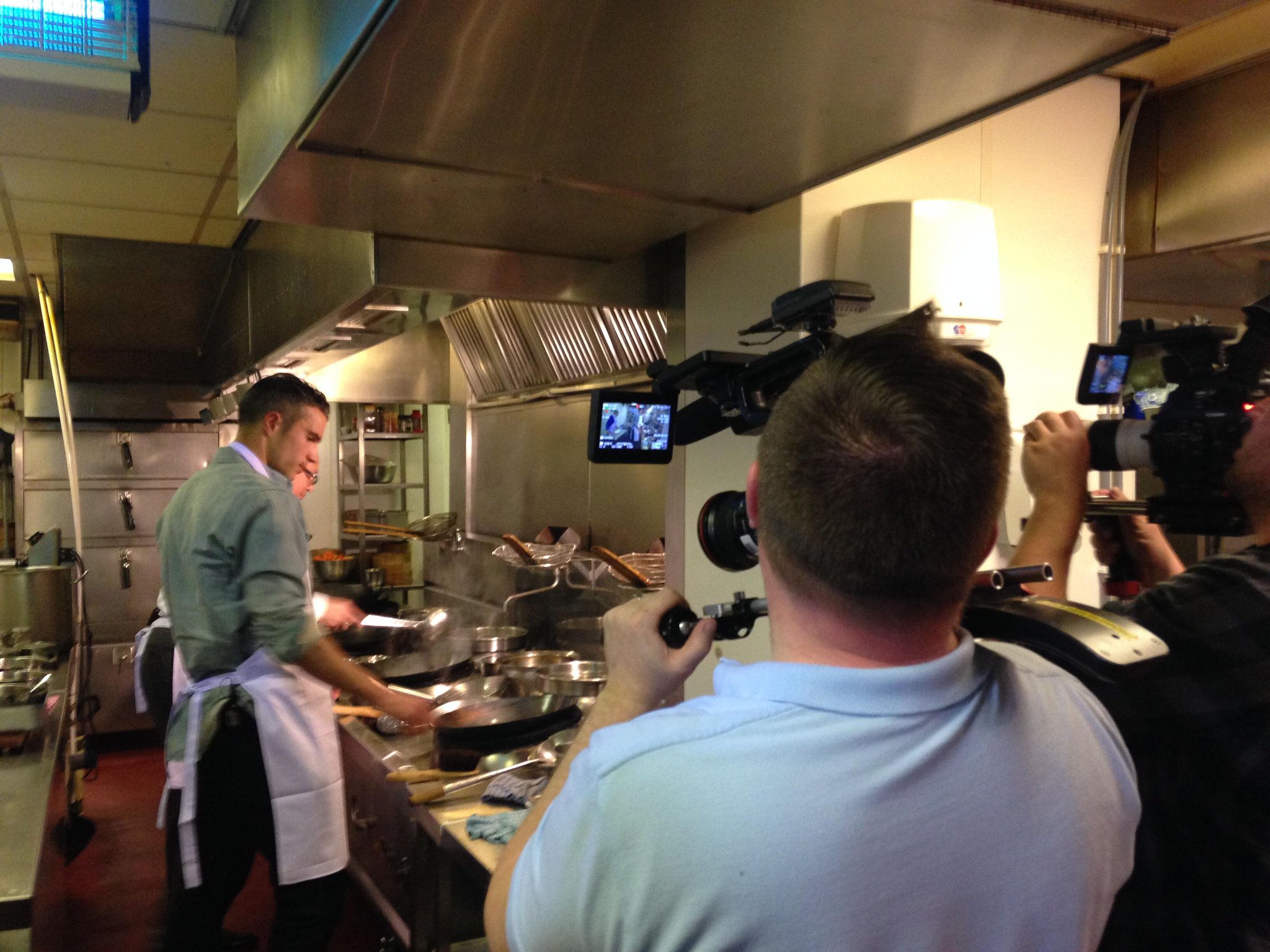 BnC16JvCcAE2hn0.jpg:large