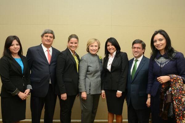 samurro's tweet photo. Por que vale la pena soñar #TransformandoFuturos
#AlasBID @YoungConnection @MorenoBID @HillaryClinton #education http://t.co/XHkUEsCc77