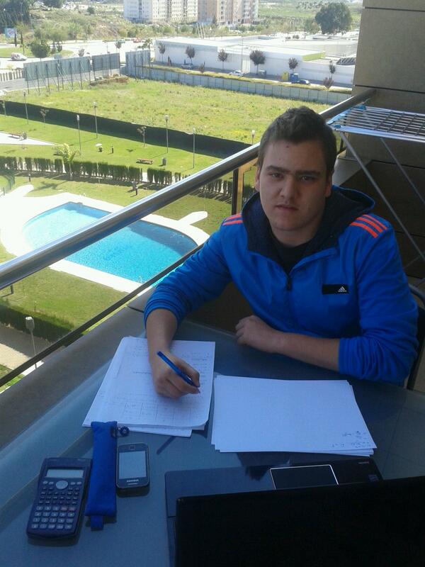 angelito1fp's tweet photo. con mi colegita @Mariomejias94 http://t.co/OrHHTFRlW7