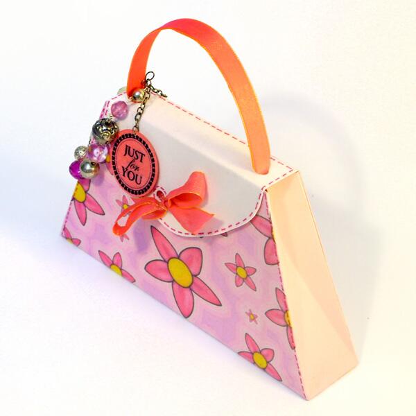 LittleBigTree's tweet image. A cool little paper bag made with our fully customisable backing paper #craftcd 'Papers and Inserts CD' #papercraft