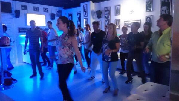 WhiteHouseJaen's tweet photo. ¡Gran noche de salsa y bachata en White House! ¡!No os perdáis la próxima! @JaenSquare @CondondeJaen @MrLagartoJaen http://t.co/wM58uFz2yO