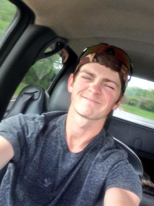 ColeStarke's tweet photo. Drivin to work selfie http://t.co/0MqOqvpx9y