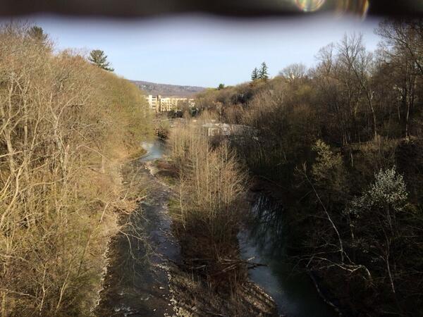 araew's tweet photo. Happy hump day! My walk to work. #bejealous http://t.co/xObKV40g1C