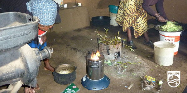 Philips's tweet photo. A stove that reduces carbon emissions by 90% is just one way our African innovation hub is improving lives #WEFAfrica http://t.co/cin4WQp0kY