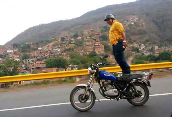soymalandro's tweet photo. -ba pasando una patruya ar lao tuyo el mio actua nolmar.
- http://t.co/vNDygtIQdc
