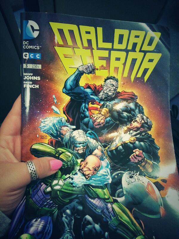 Ginbrito's tweet photo. Un poco de lectura para el camino #comics #superman @Cosas_Felices http://t.co/xLmJWAGSK4