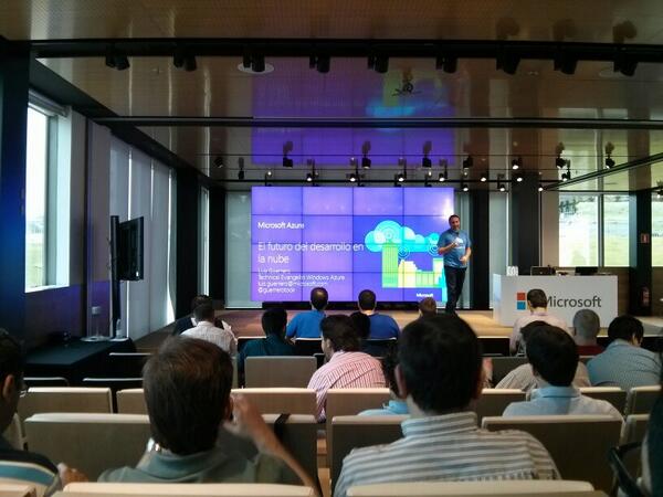 Linkros's tweet image. Ahora sí toca profundizar en Azure #DevOSSAzureDays