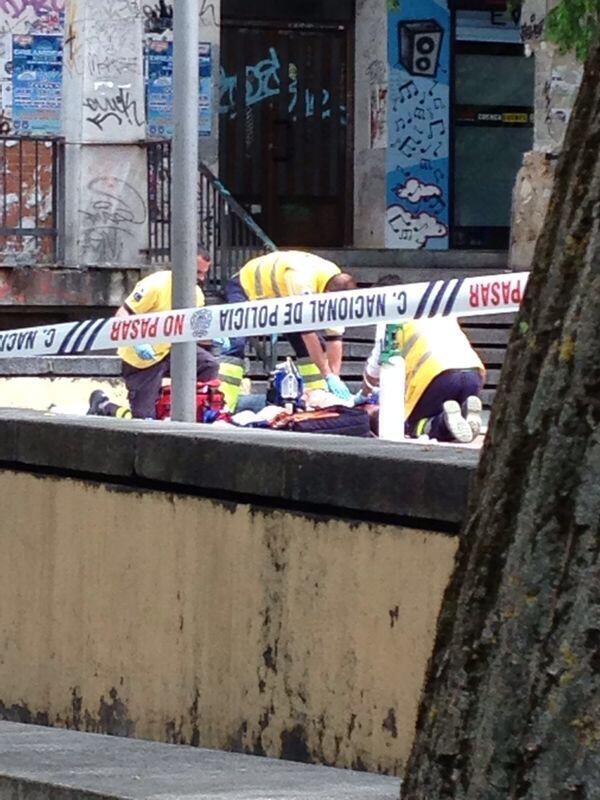 cuencanews's tweet photo. Degollada una persona en Plaza España http://t.co/mqkszr8YI9 http://t.co/Eb2UV63ByG