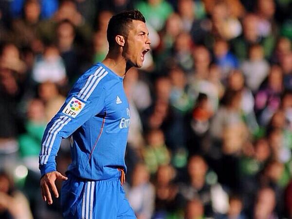 realmadrid_th's tweet photo. คริสเตียโน่ โรนัลโด้ ยิง 12 ประตู จาก 15 เกมเยือนในลา ลีกาฤดูกาลนี้ http://t.co/PpGuaKddDN